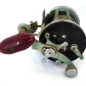 Vintage Penn Surfmaster fishing reel salt water bakelite handle